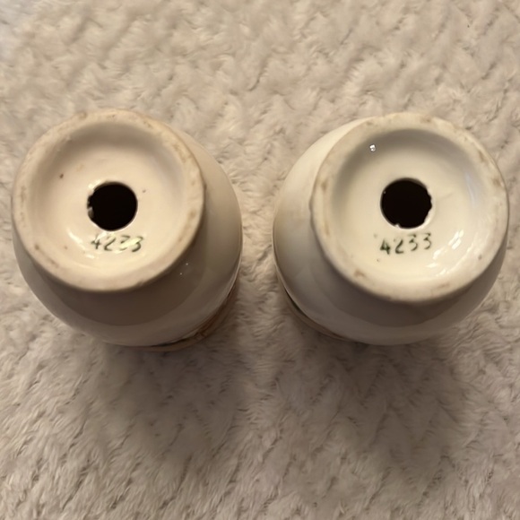 Vintage 1950s Lefton Japan Fruit Porcelain Salt & Pepper Shakers - Picture 3 of 4